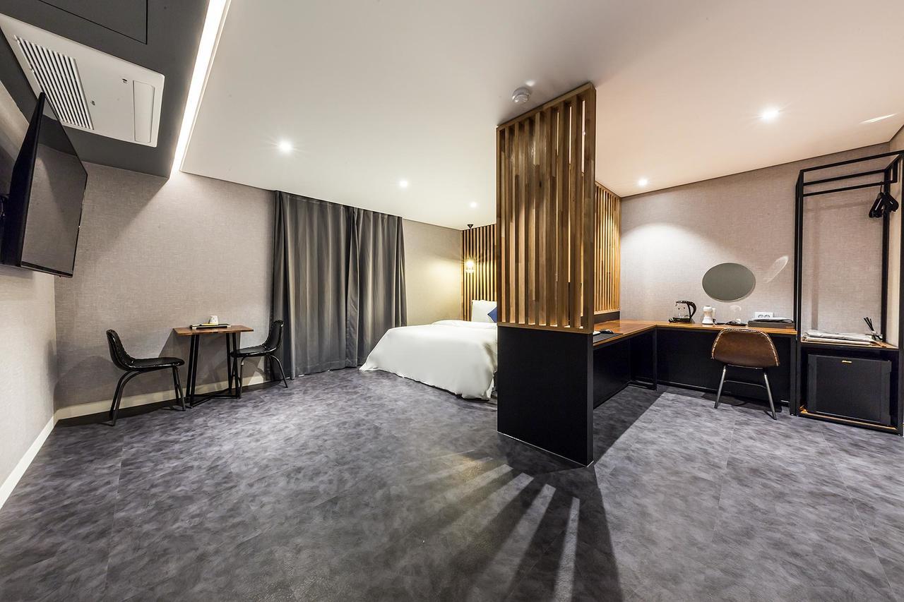 Hotel U Uijeongbu Экстерьер фото